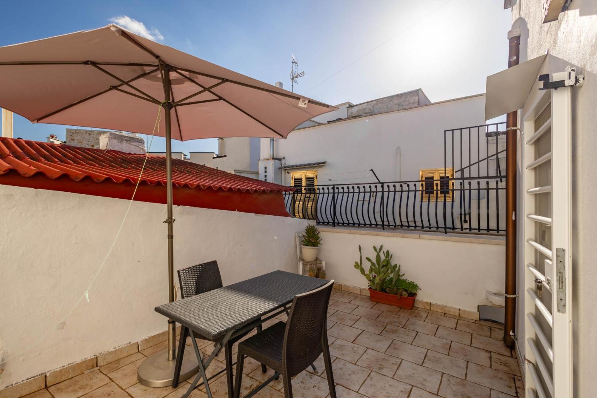 Antiche Mura Apartments "Nel Cuore Della Puglia"Bivani, Cucina, Terrazzo Turi Exterior photo