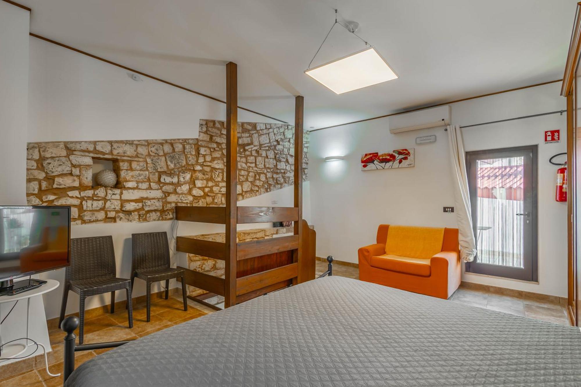 Antiche Mura Apartments "Nel Cuore Della Puglia"Bivani, Cucina, Terrazzo Turi Exterior photo